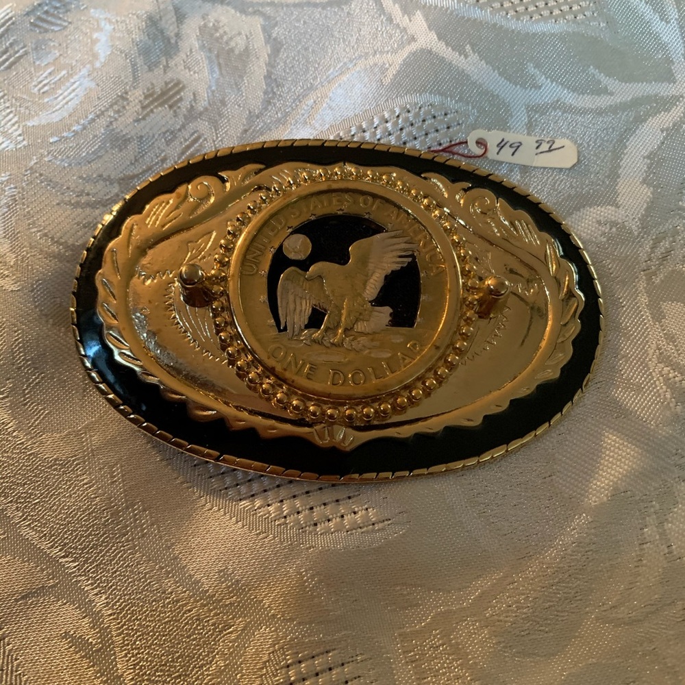 Dollar belt buckle